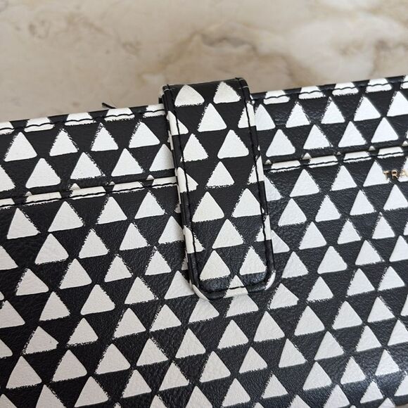 Love & Lore Large Travel Wallet Black & White Op Art Vegan Leather - Picture 3 of 9